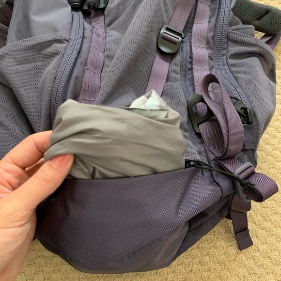 REI women’s trail 40 backpack. ON HOLD 24 hours - Picture 4 of 8